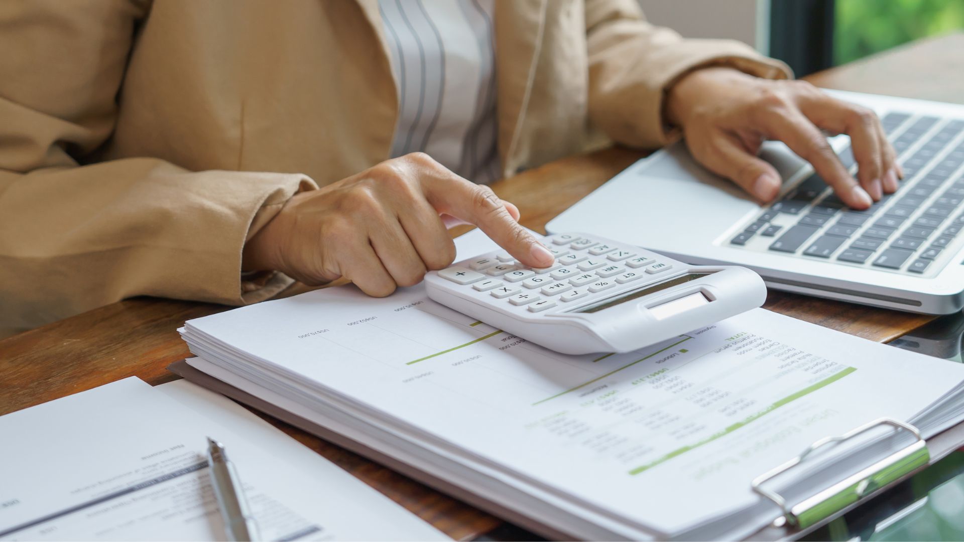 Outsourcing miezd: výhody pre firmy